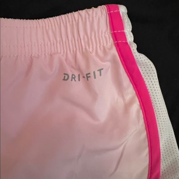 Girls Nike 2 pc Short Set Outfit Tee Shorts Shirt Sport Wear Athletic Swing Top - Picture 4 of 4